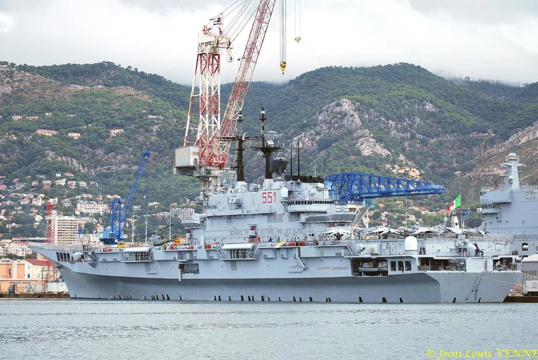 Le porte-avions Garibaldi