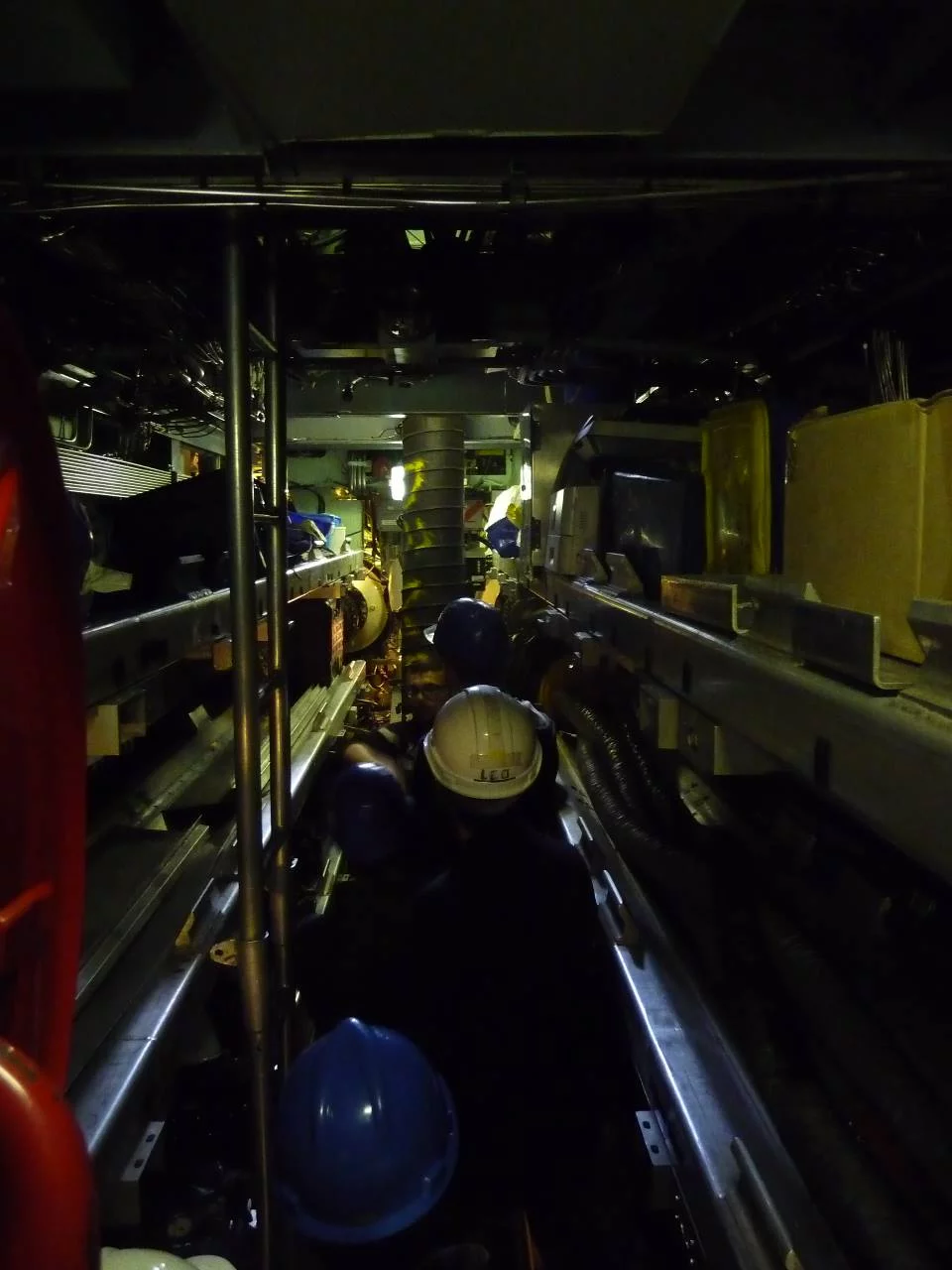 Des élèves d’un lycée de Toulon en visite à bord d'un sous-marin nucléaire d'attaque