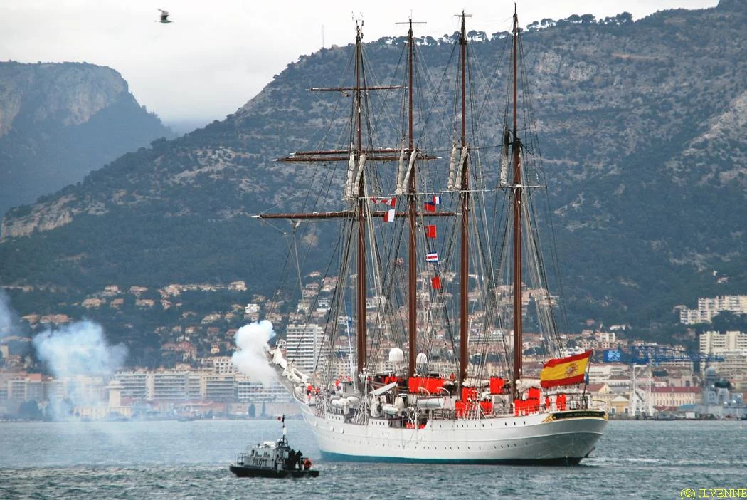 Arrivée du voilier-école espagnol Juan Sebastian de Elcano à Toulon