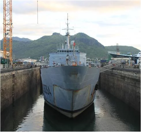 Le La Grandière effectue un arrêt technique à Port-Louis, sur l’Île Maurice