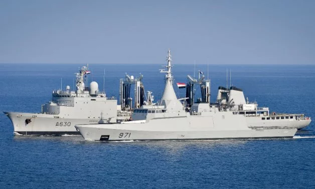 Le pétrolier-ravitailler Marne et une frégate égyptienne