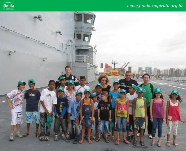 Le Mistral reçoit des enfants brésiliens