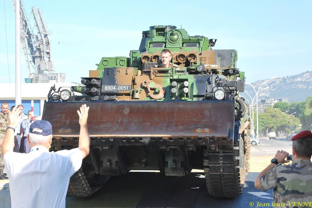 L'Engin Blindé du Génie embarque sur le L-CAT