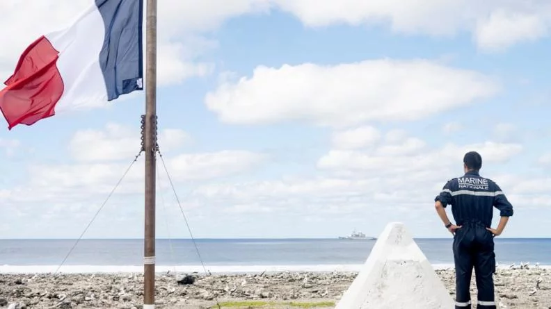 La frégate Prairial au large de Clipperton