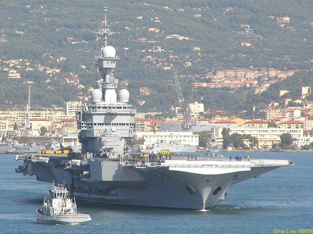 Le Charles de Gaulle prend la mer