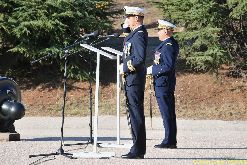 Présentation aux drapeaux du CIN Saint-Mandrier 