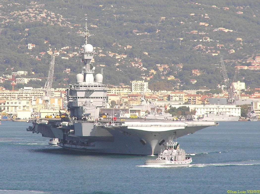 Le Charles de Gaulle prend la mer