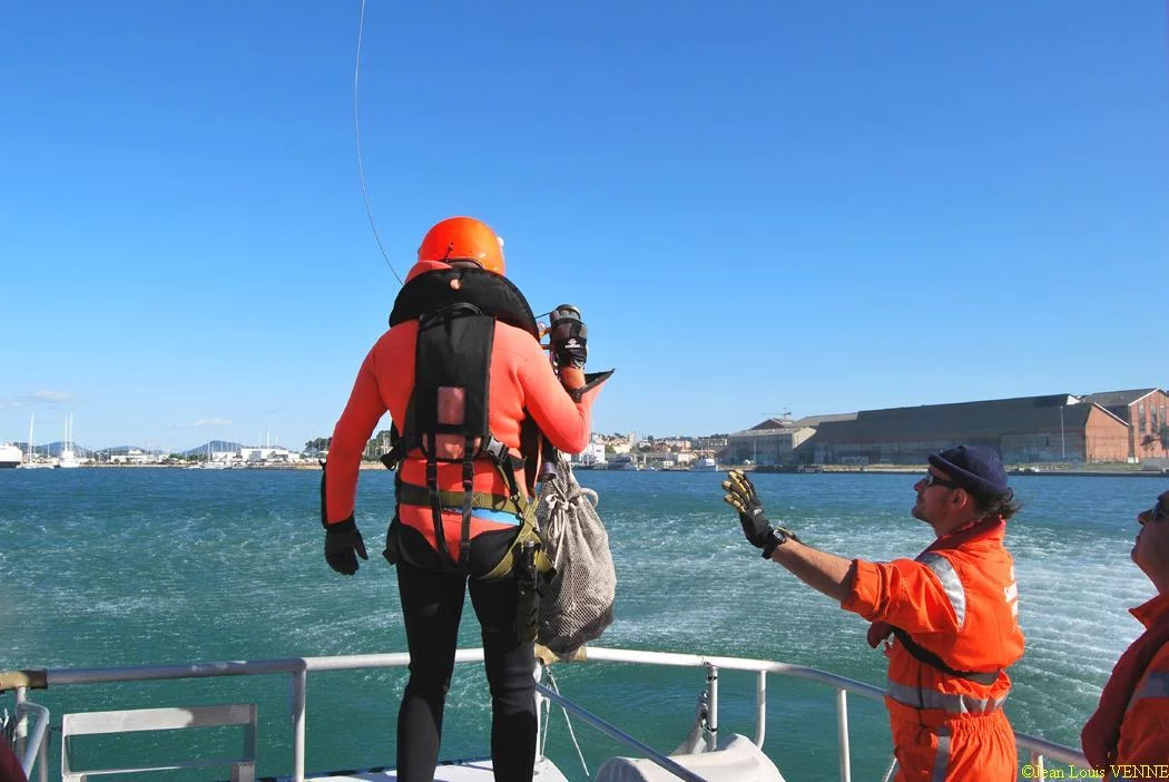 Le plongeur de l'hélicoptère