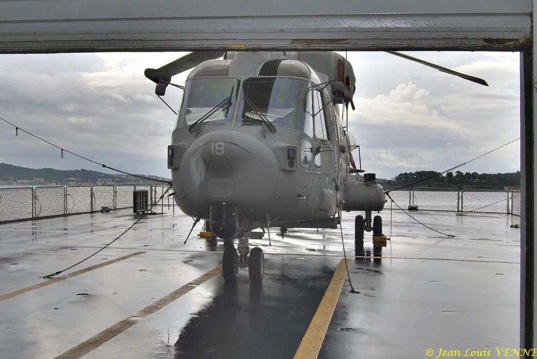 Un hélicoptère EH-101