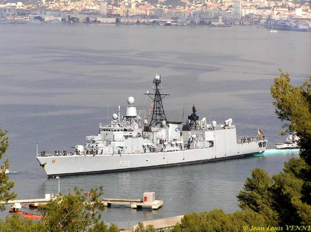 La frégate allemande Emden à Toulon