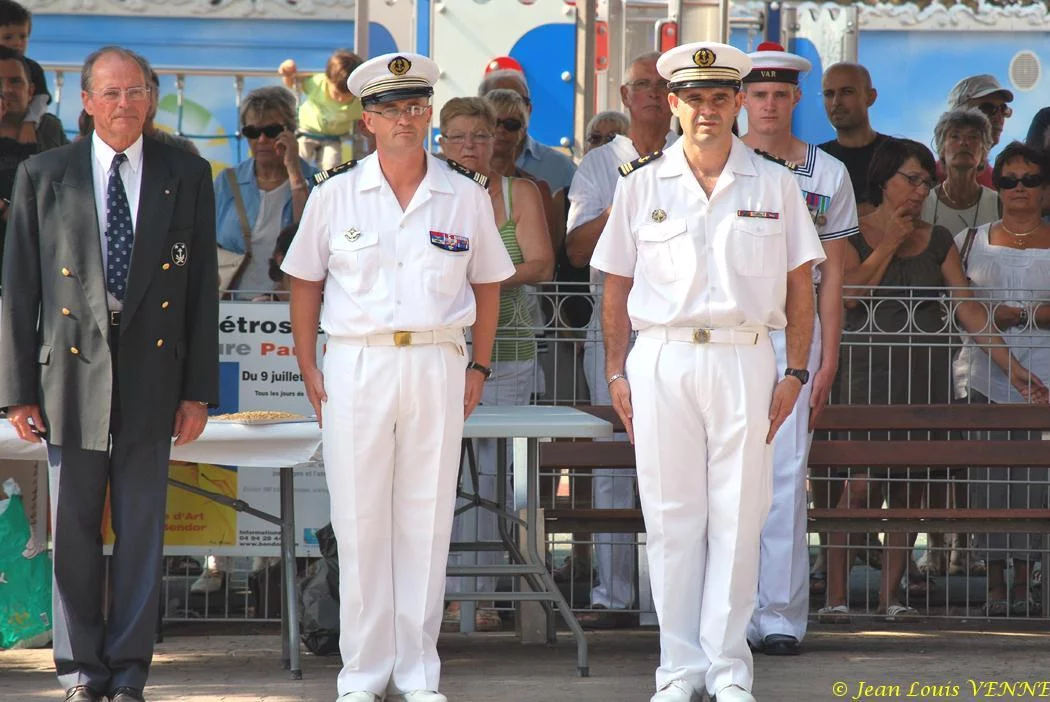 Le commandant, un officier du Var et le maire de Bandol