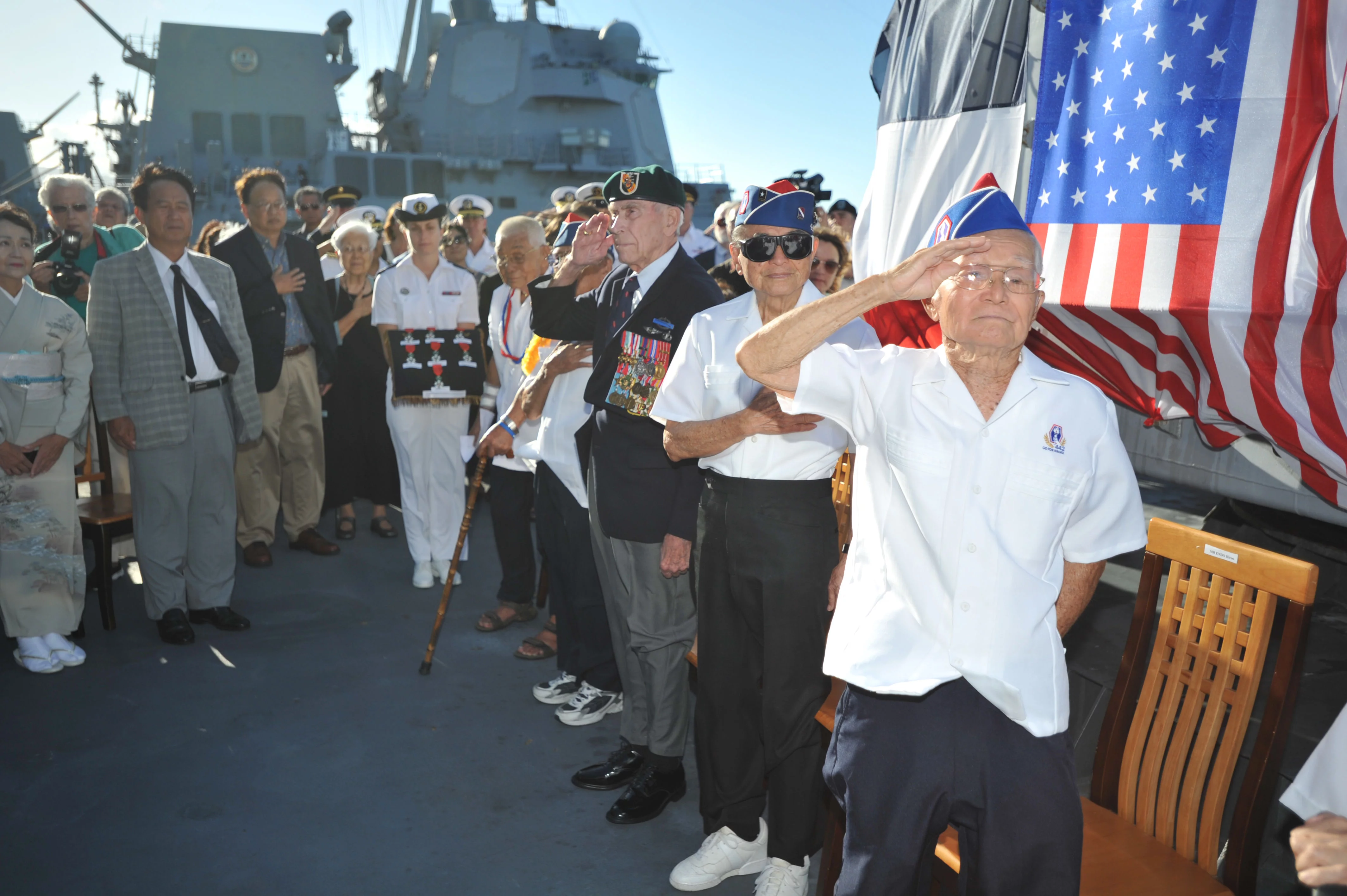 Des vétérans américains de la 2è Guerre Mondiale décorés à bord du Prairial
