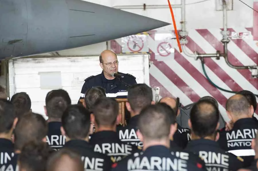 Le chef d’état-major de la Marine s’adresse à l'équipage du porte-avions Charles de Gaulle 