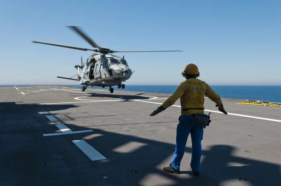 Transit du BPC Dixmude entre Brest et Toulon