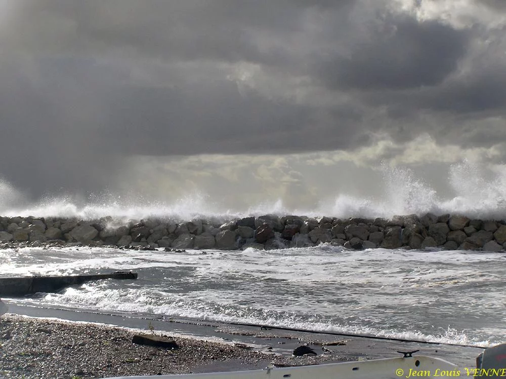 Mer agitée sur la plage de St-Elme