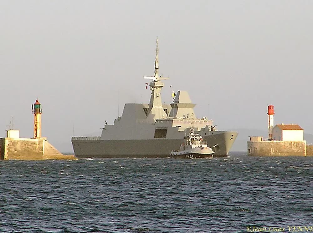 Arrivée Ã  Toulon de la frégate RSS Intrepid