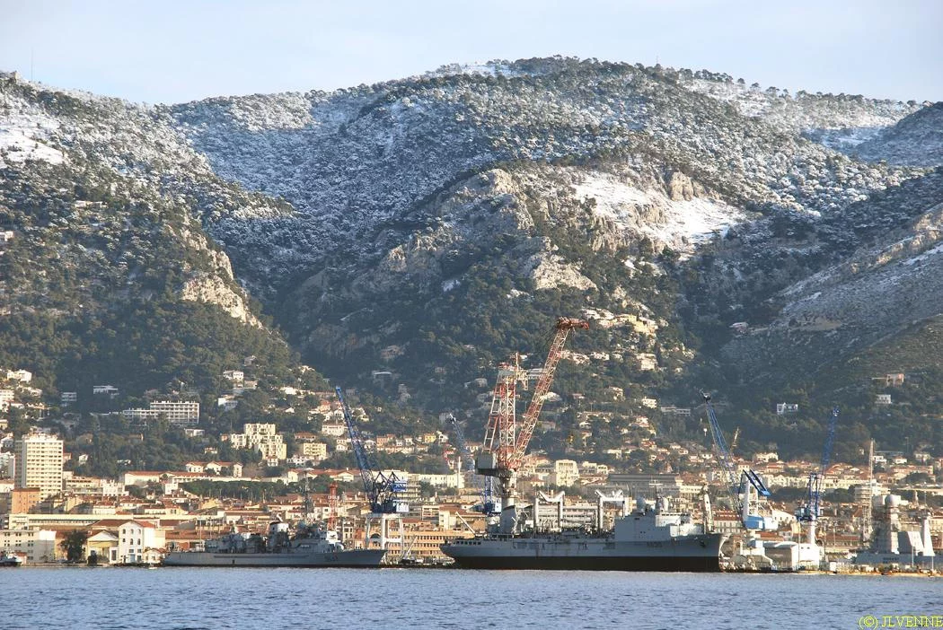 Toulon et ses montages enneigées