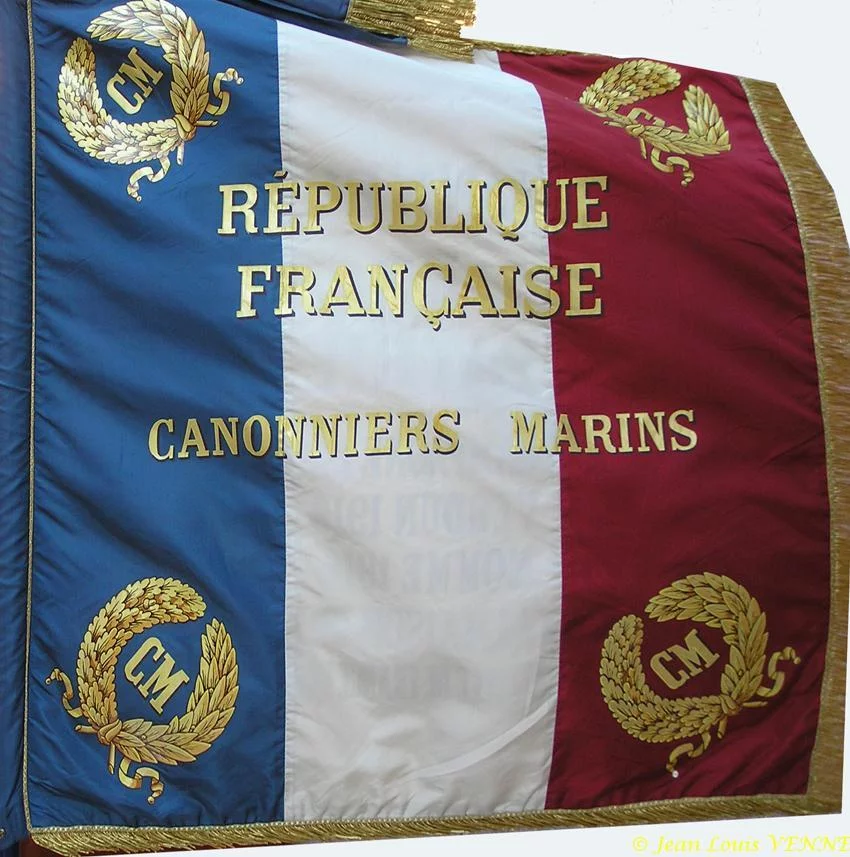 Le drapeau des canoniers-marins