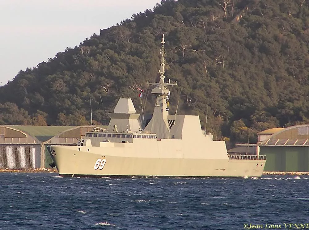 Arrivée Ã  Toulon de la frégate RSS Intrepid