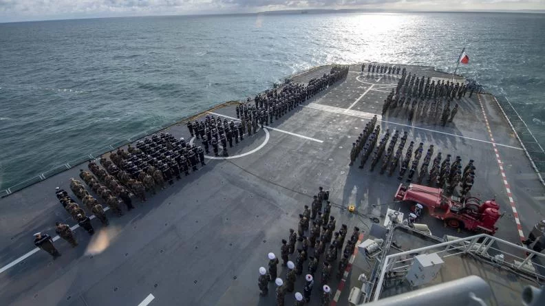 Commémoration solennelle du débarquement en Normandie sur le pont du PHA Dixmude