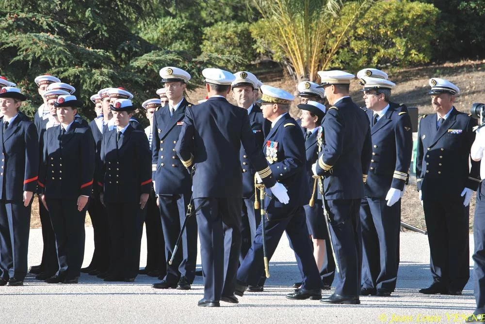 Présentation aux drapeaux du CIN Saint-Mandrier 