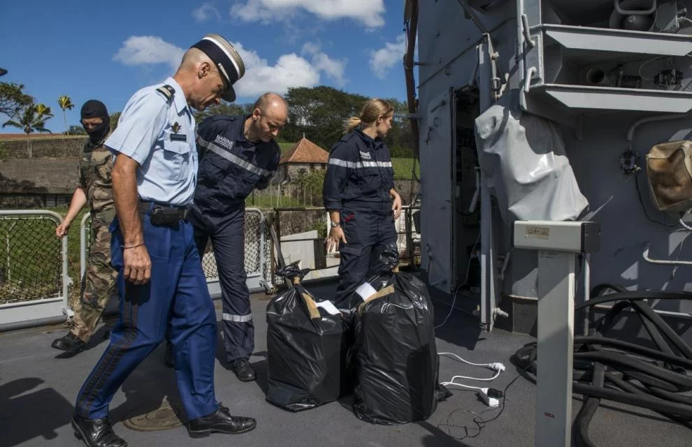 La frégate Germinal intercepte un Go Fast transportant du cannabis
