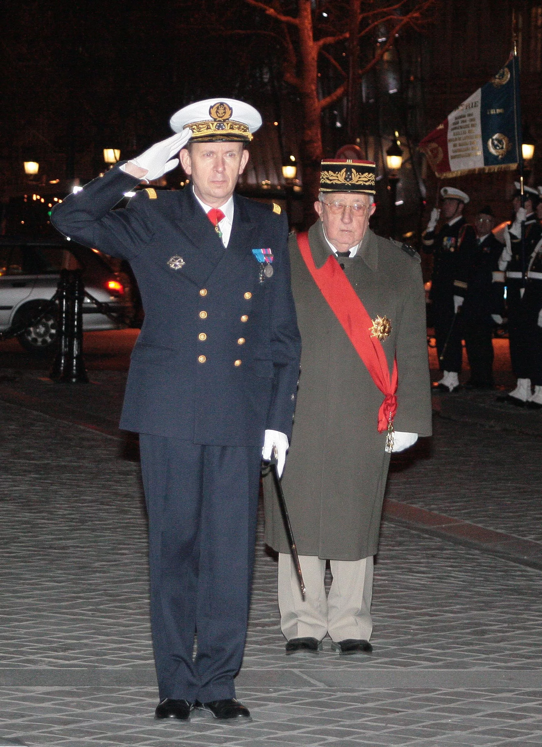L'amiral Forissier rend hommage au soldat inconnu