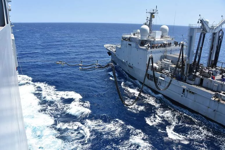 Ravitaillement à la mer entre la Marne et le Dixmude