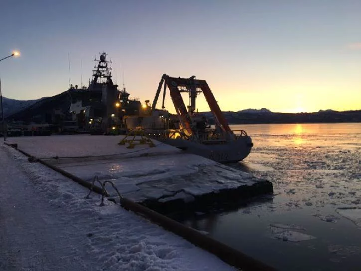 Le navire support, le HMS Sorland