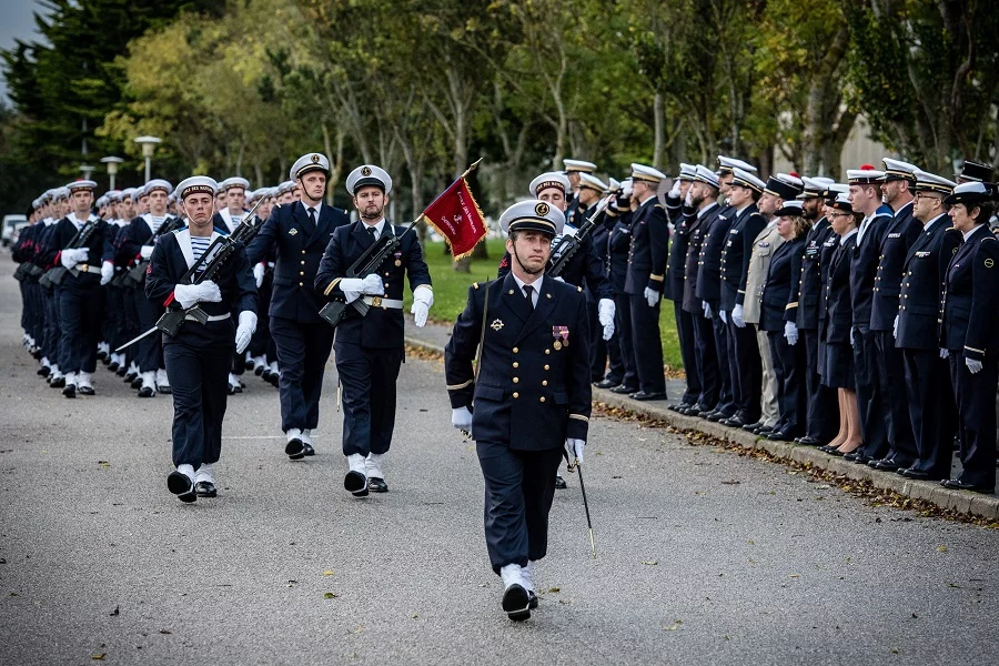 Défilé des des matelots de la promotion « matelot Antoine Dechelette »