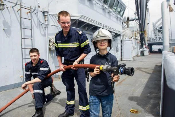 Apprentis marins-pompiers à bord de la Somme