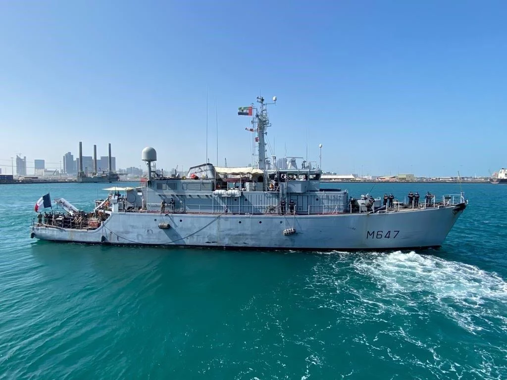 Le chasseur de mines Aigle appareille