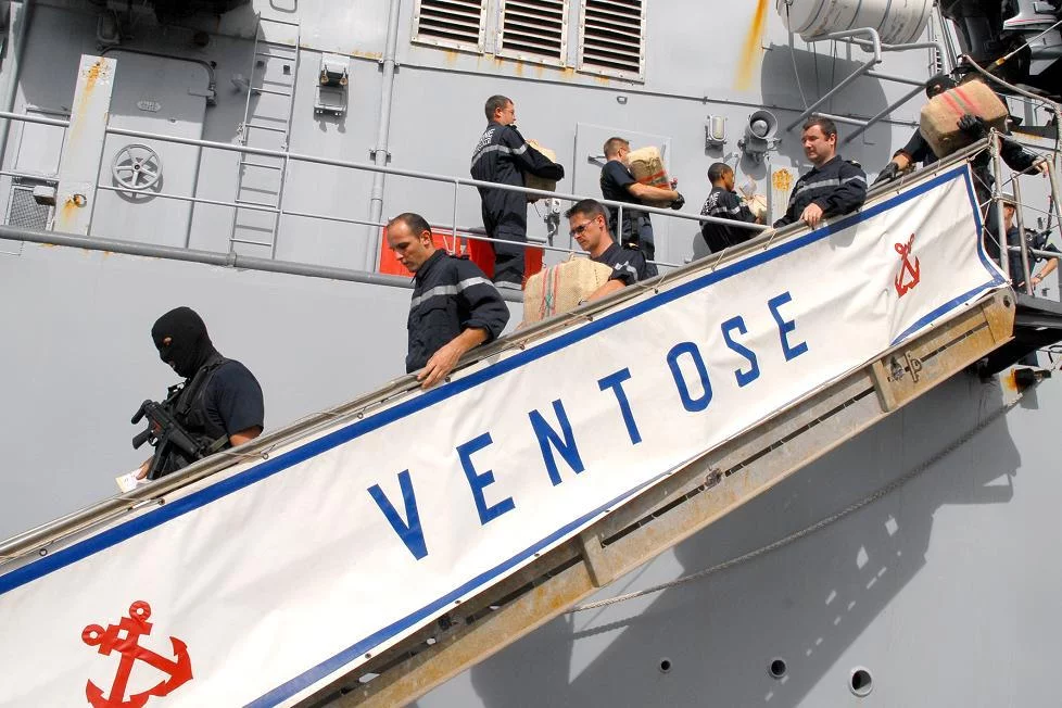 Déchargement des ballots interceptés