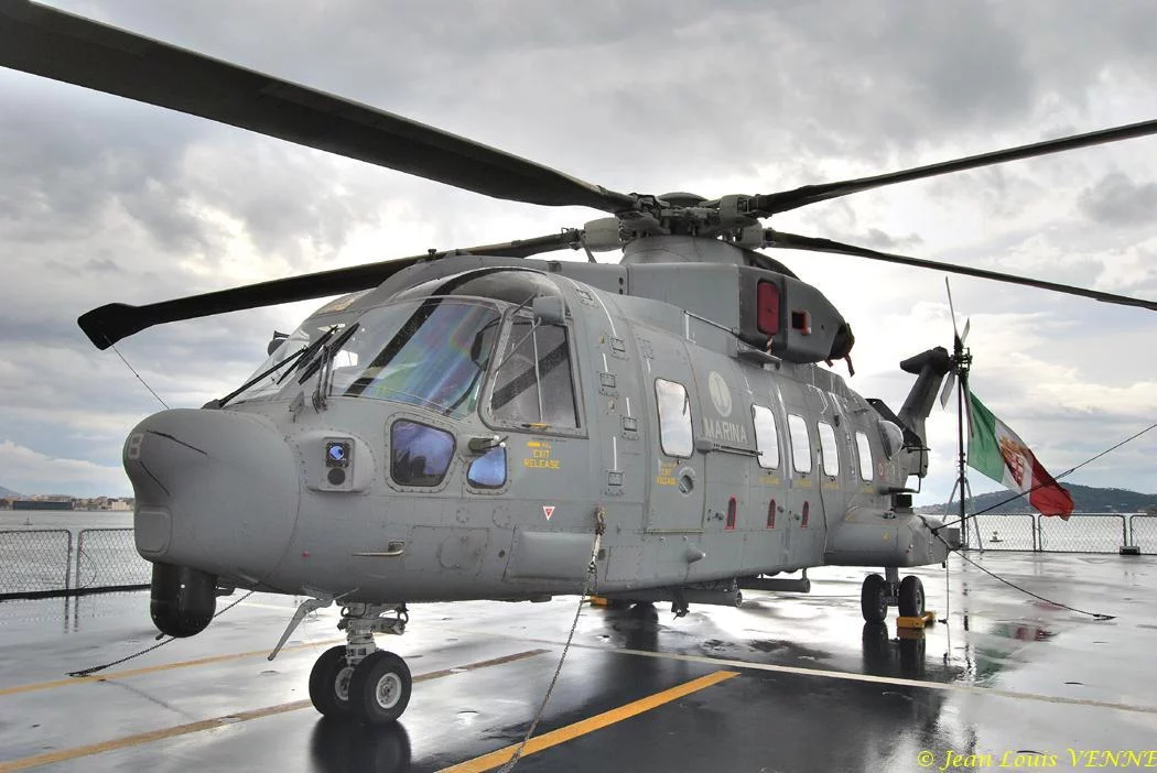 Un hélicoptère EH-101