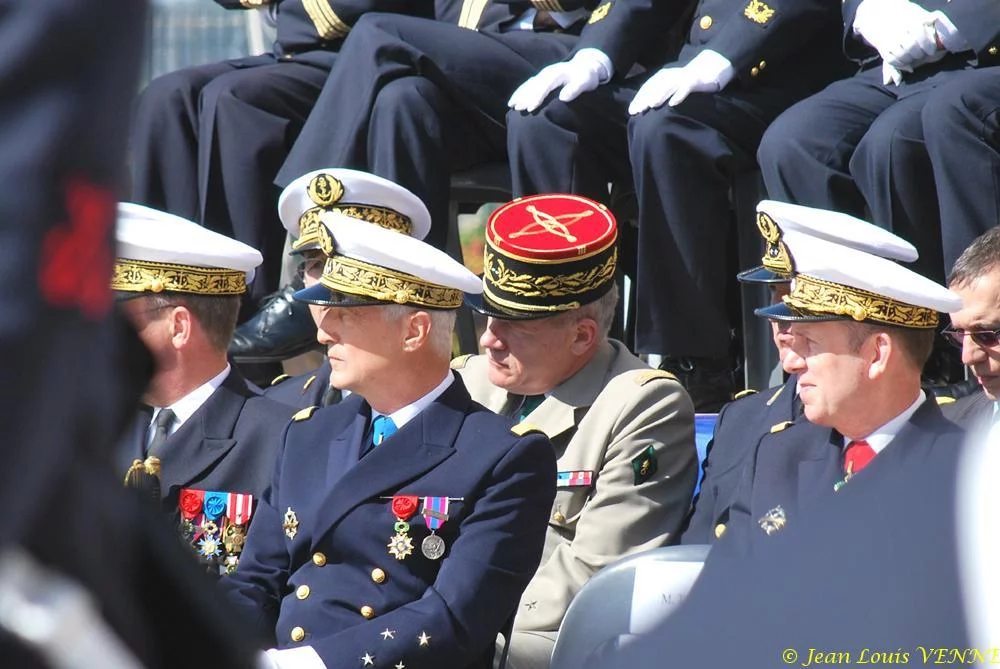 Les autorités assistant à la cérémonie