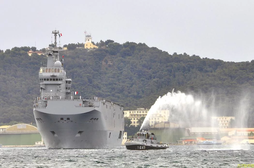 Arrivée du BPC Dixmude à Toulon