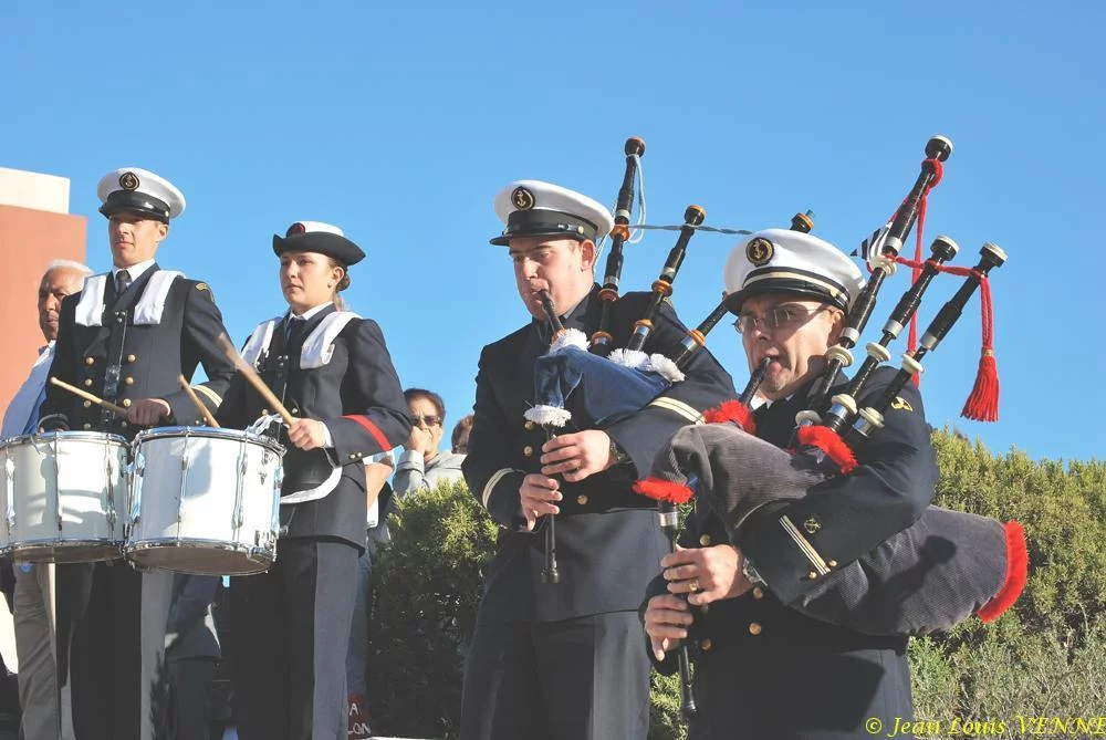 Présentation aux drapeaux du CIN Saint-Mandrier 