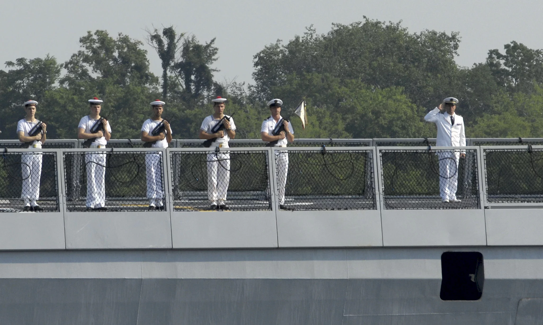 L'équipage aux postes de bande