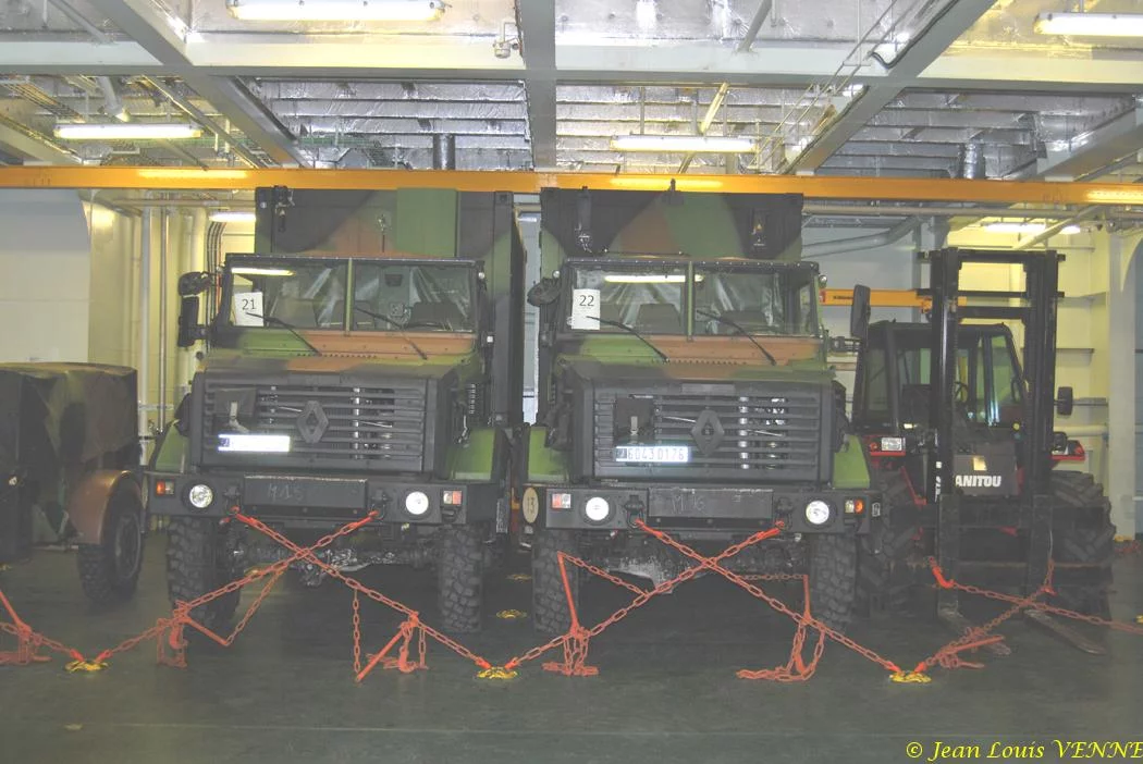 Dans les hangars du Mistral