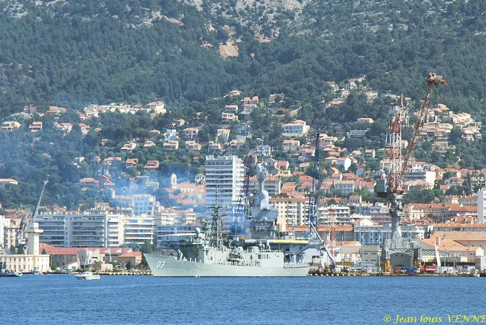 La frégate australienne HMAS Sydney quitte Toulon