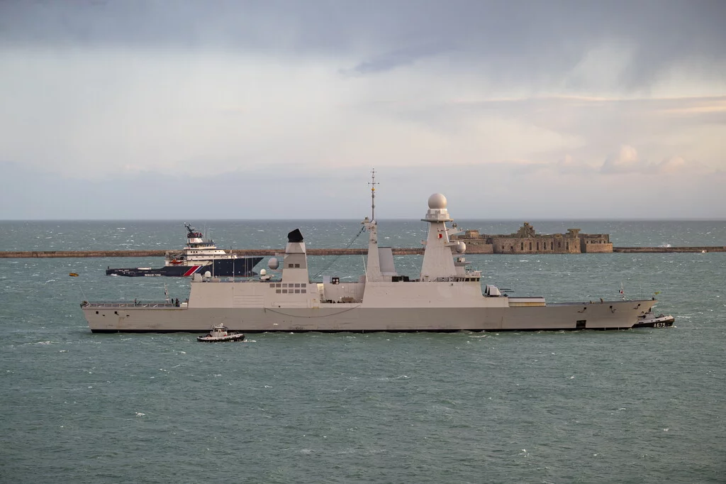 La frégate Chevalier Paul arrive à Cherbourg