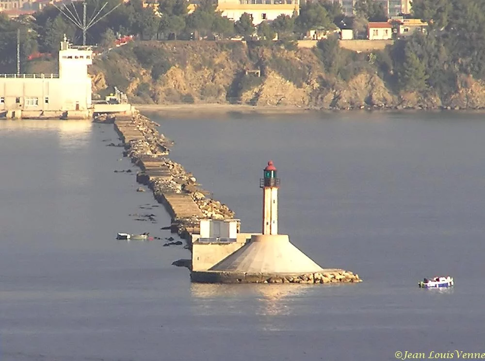 La jetée qui protège la rade de Toulon