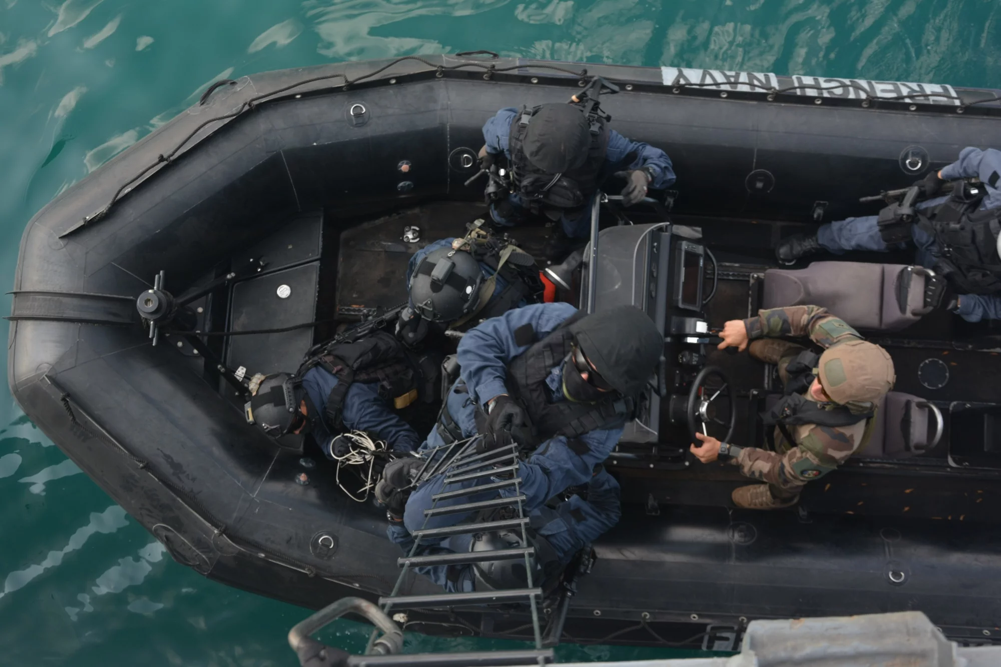 Entraînements franco-japonais d’intervention en milieu maritime à Djibouti