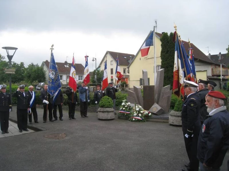 Cérémonie au cimetière de Bavilliers devant le mémorial Pluviôse