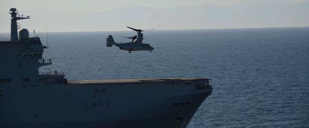 Un V22 de l’US Marine Corps Osprey apponte sur le BPC Dixmude
