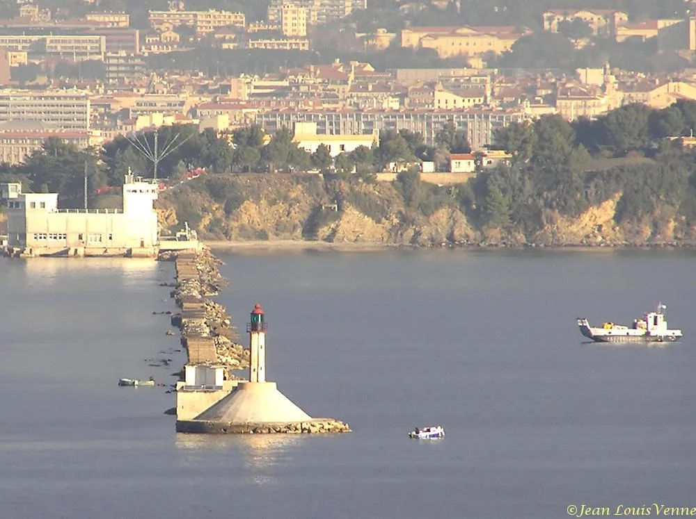 La jetée qui protège la rade de Toulon