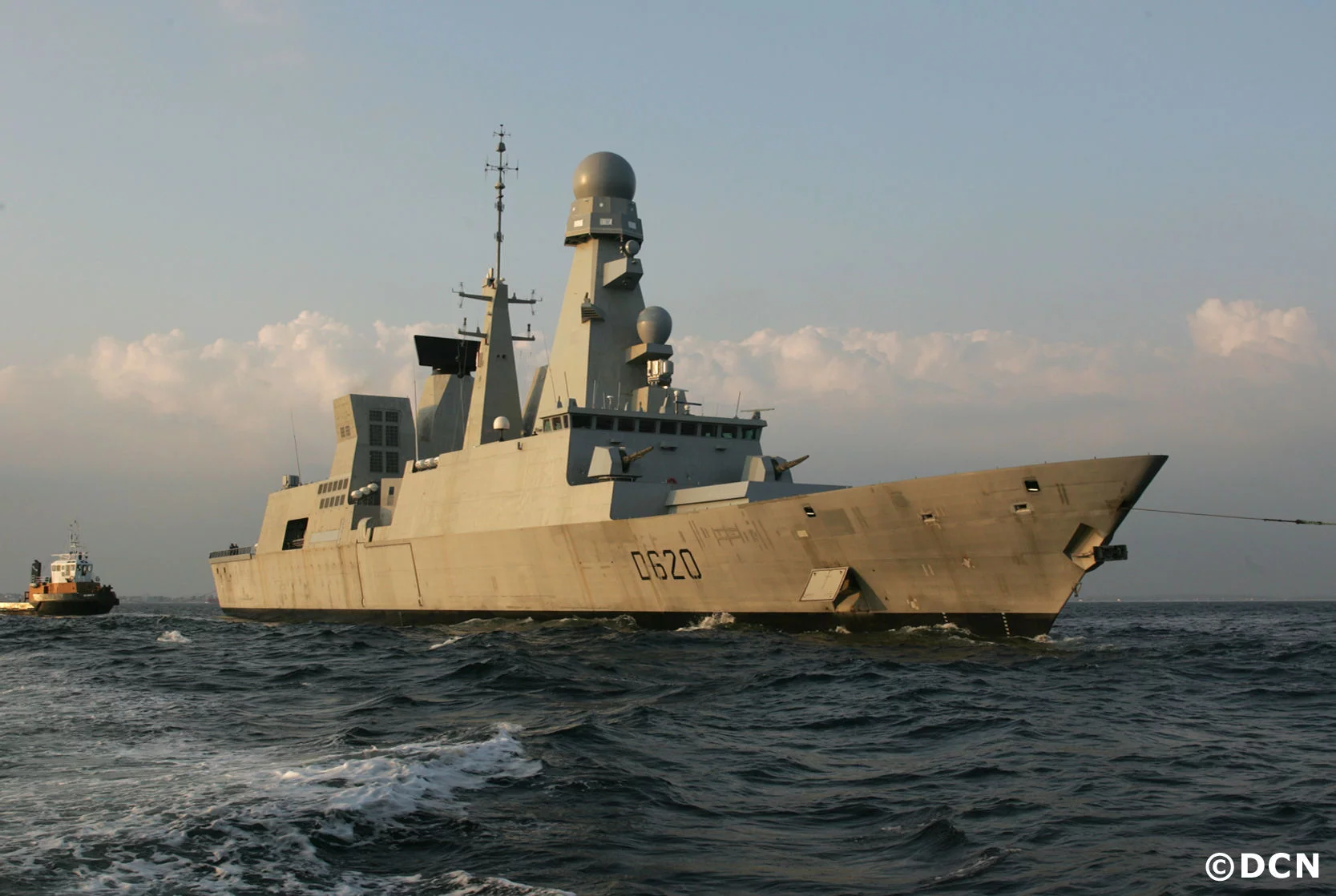 Frégate Horizon Forbin vue de 3/4 avant