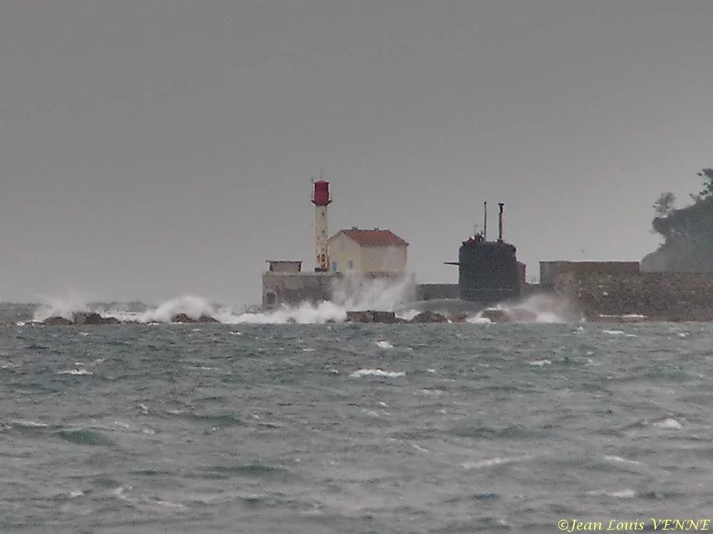 Sortie agitée pour un sous-marin