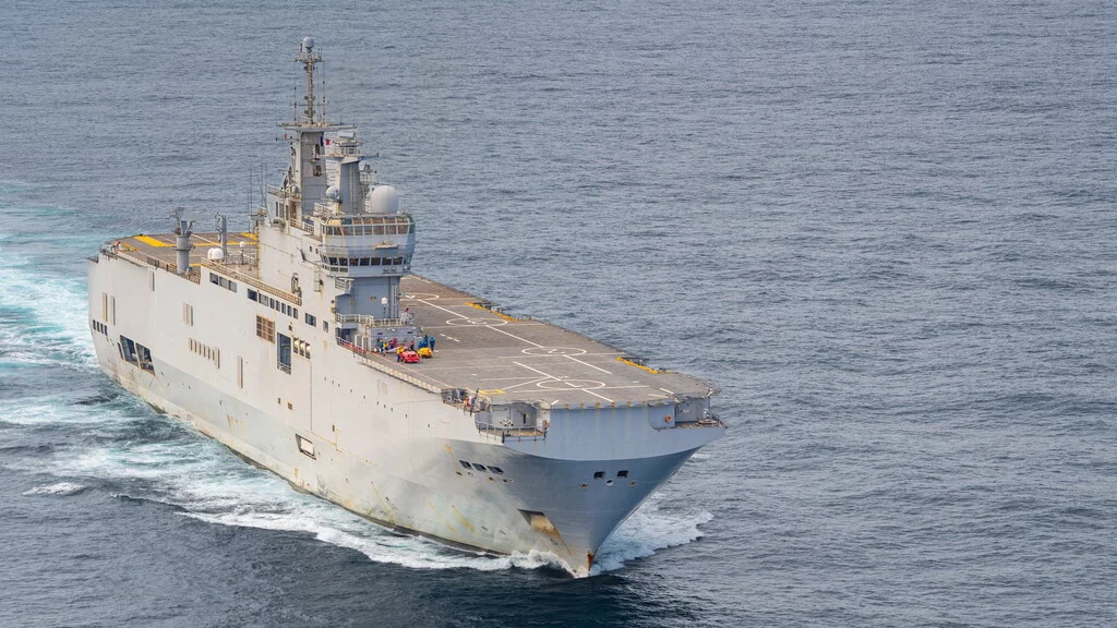 Le porte-hélicoptères amphibie Mistral