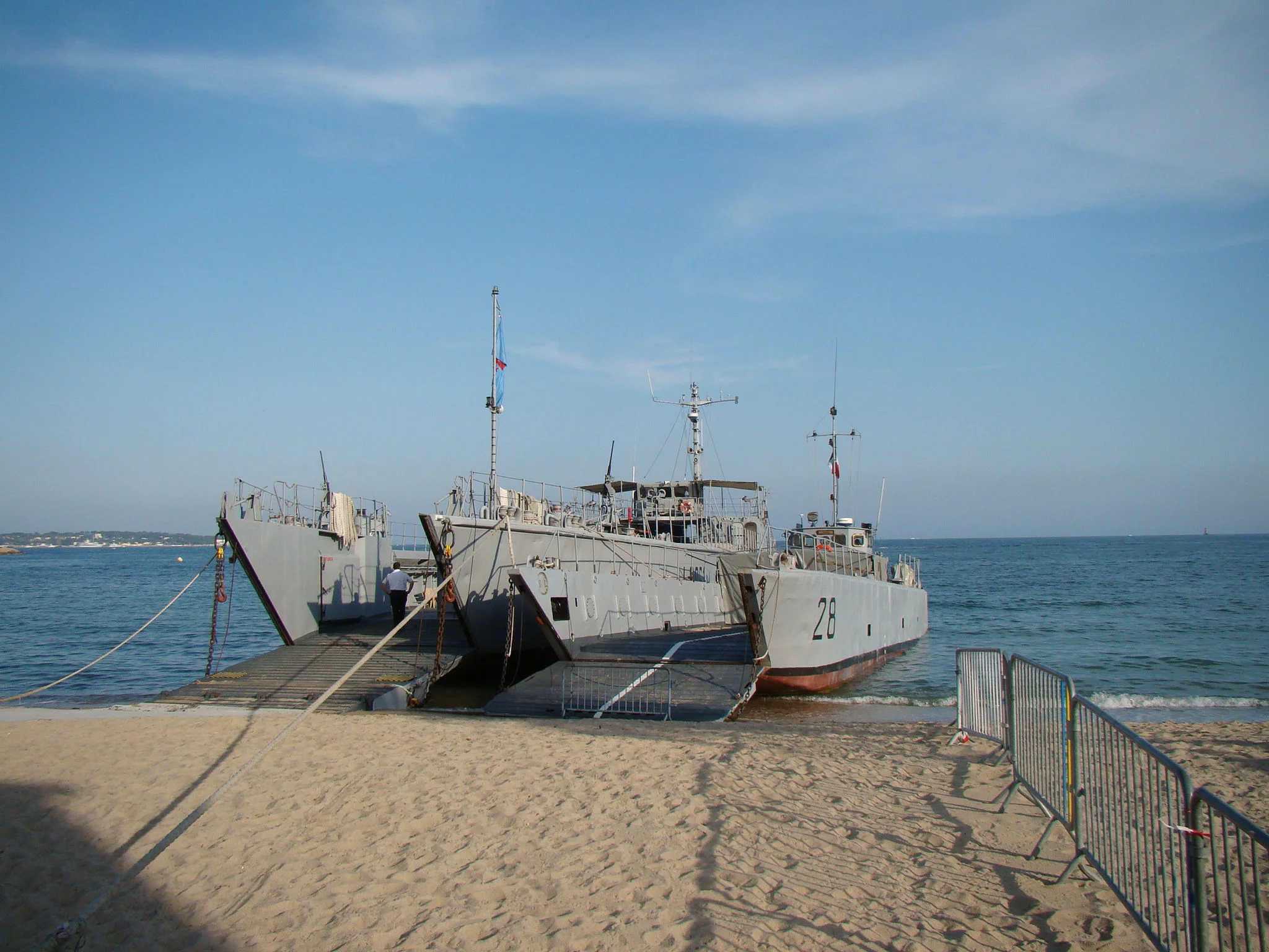 La Rapière et le Tonkin sur la plage de Golfe-Juan